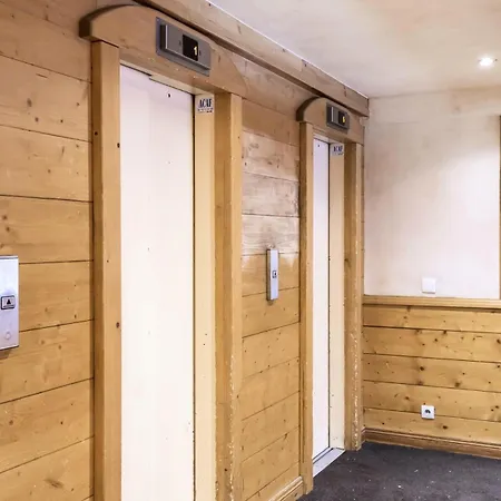 Roche Blanche - Location: Pour 5 Personnes Dans Le Centre Mae-9034 아파트